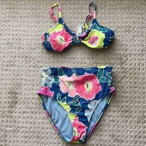 ❤️Xhilaration Floral 2 Piece Swimsuit